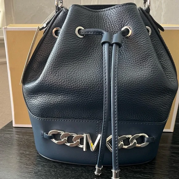 Michael Kors Medium Devon Leather Bucket Shoulder Handbag with Chain - Picture 4 of 10